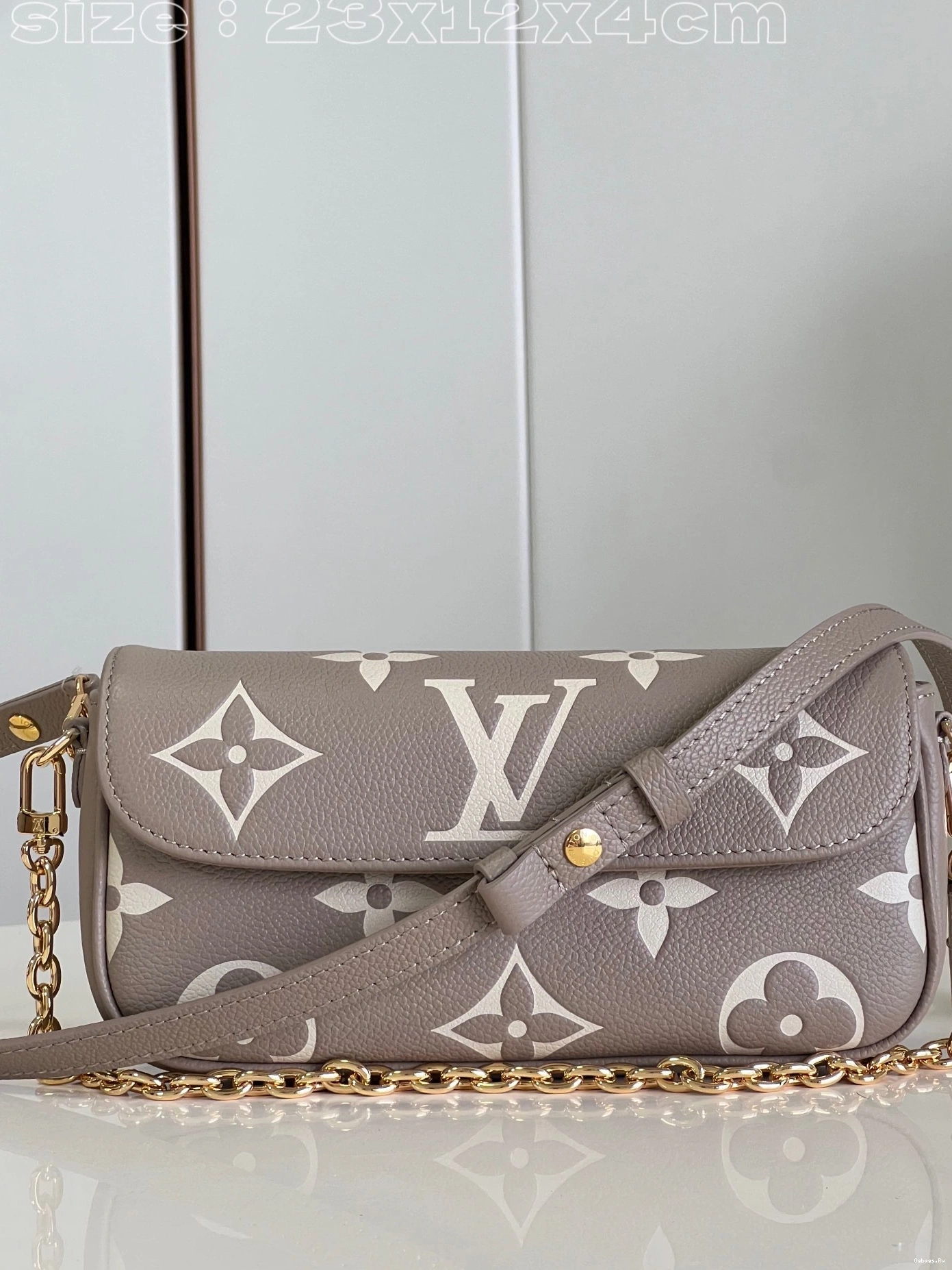 on Ivy-23.5*12*4.3cm LOUIS Chain Wallet VUITTON 0212